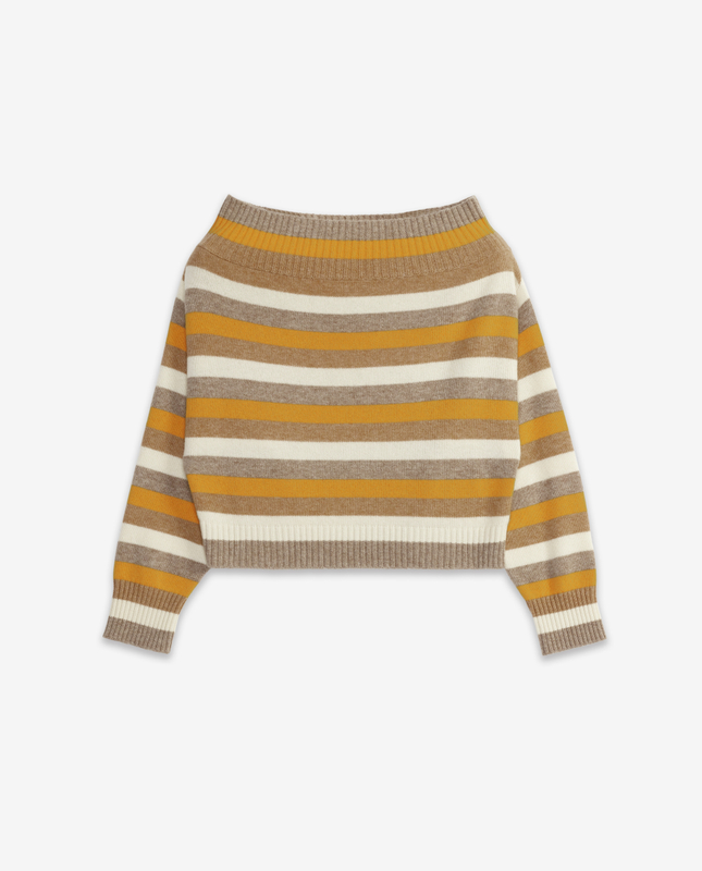 Sanaz hors du pull rayé à l'épaule